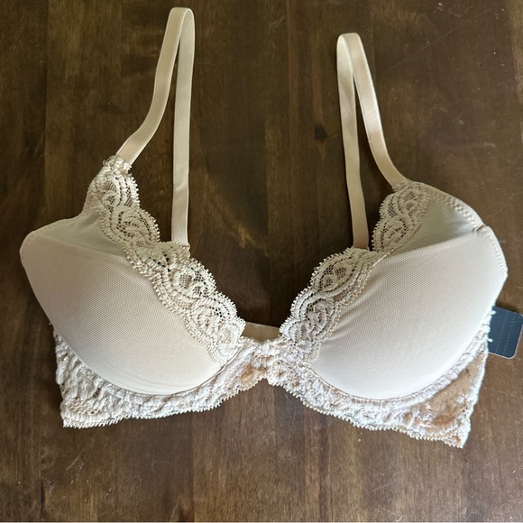 NEW Natori Bra 32C Feathers Lace Sexy Lingerie Underwire Lightweight Comfy 💕 - Picture 1 of 6